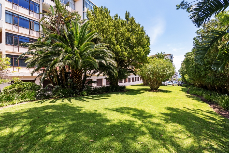3 Bedroom Property for Sale in Sea Point Western Cape